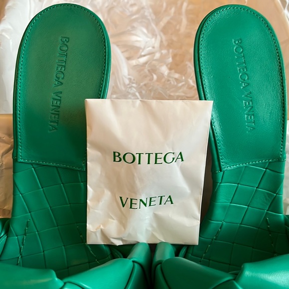 Bottega Veneta Green Quilted Sandals - Picture 7 of 12